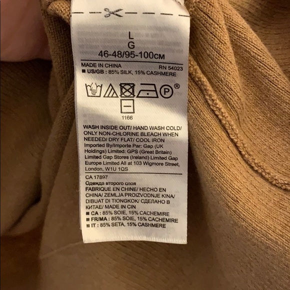 🧸Banana Republic silk cashmere v-neck sweater🧸 - Picture 3 of 7